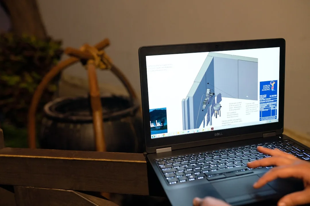 Laptop con trabajos de arquitectura